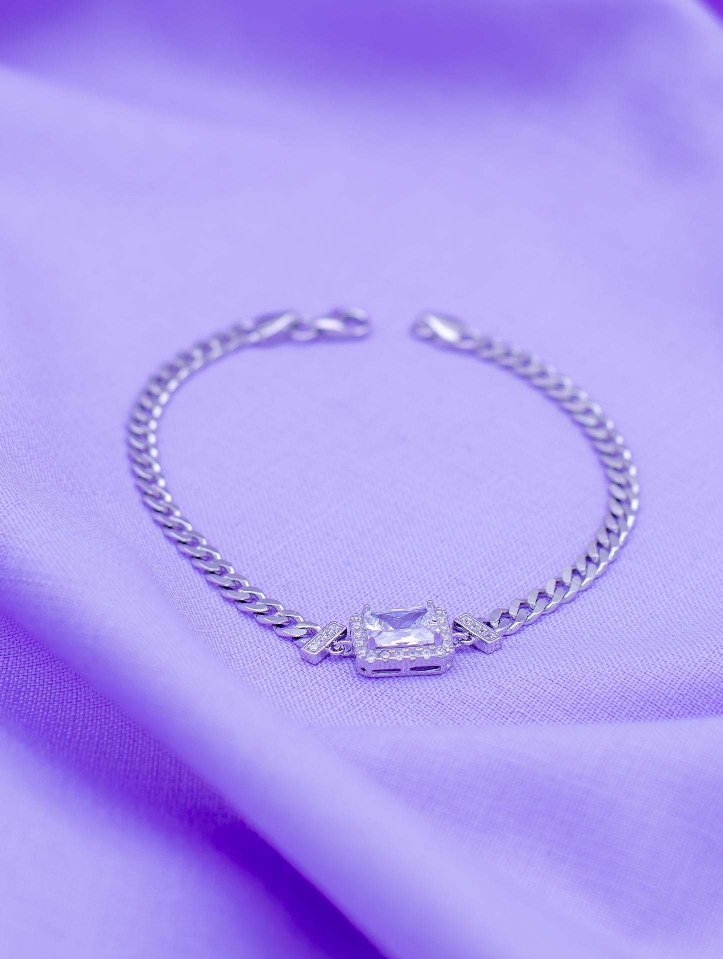 Sterling Silver Chain Bracelet with White Crystal & Swarovski Zircon Halo
