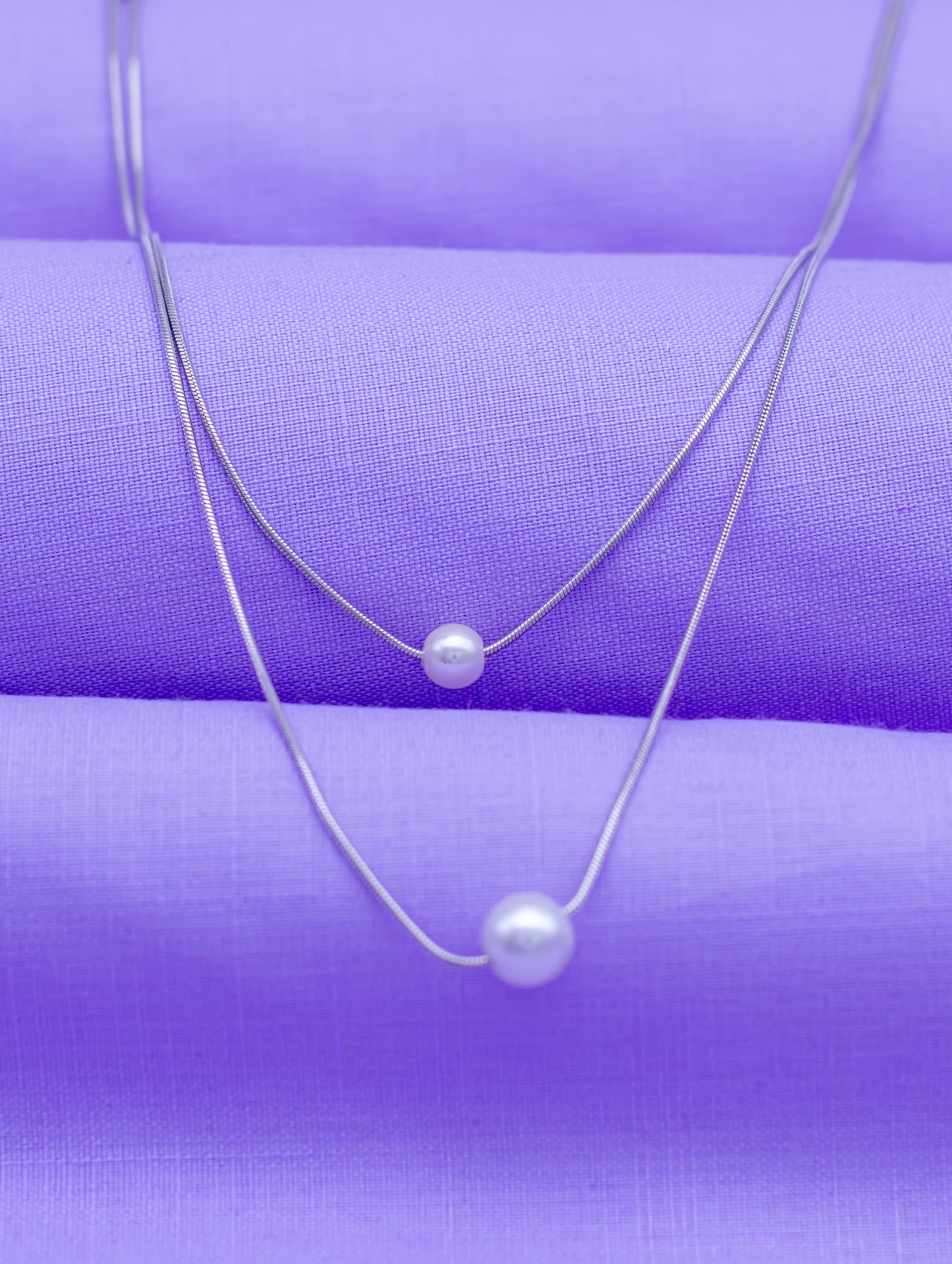 Double-Layer Silver Chain Necklace with Elegant Pearls