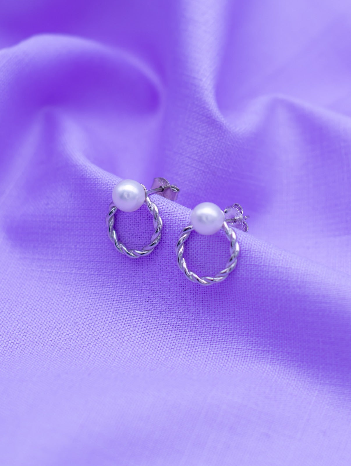 Circular Stud Earrings with Lustrous Pearl
